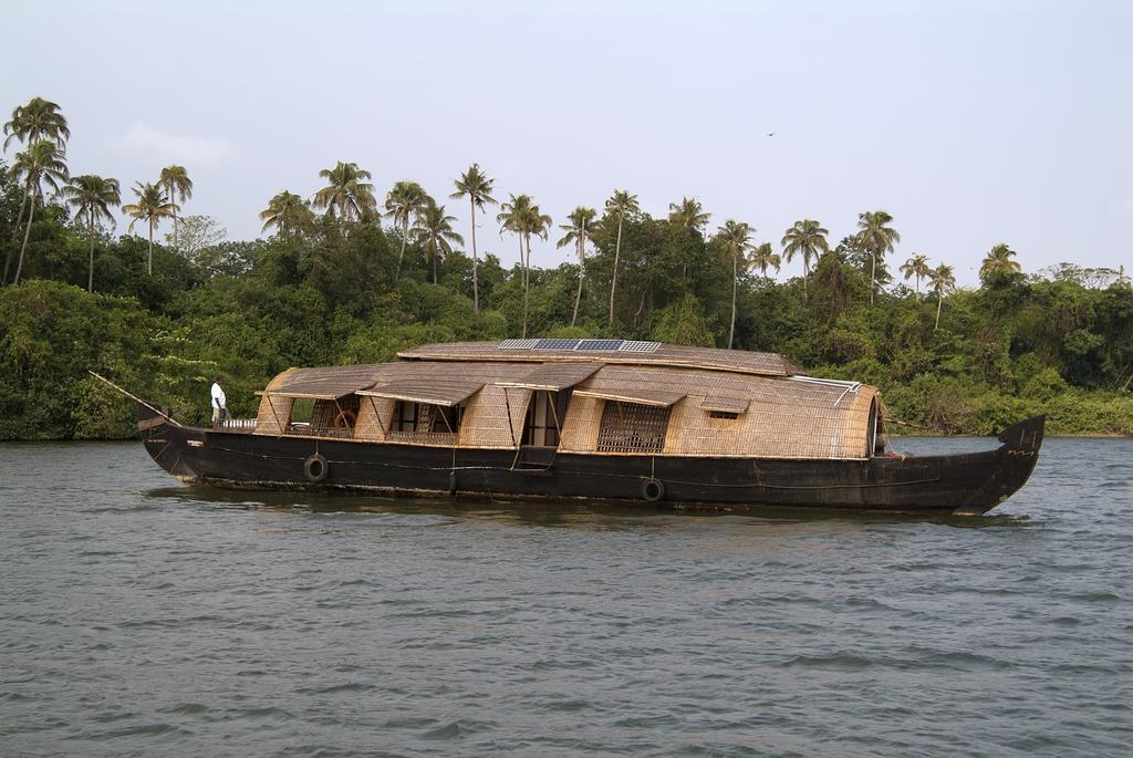 Отель Spice Coast Cruises - Houseboat, A Cgh Earth Experience Alappuzha Экстерьер фото